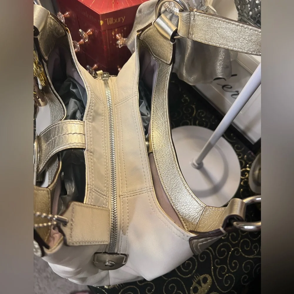 Coach 2011 Lynn Soho Hobo Leather Ivory & Gold Shoulder Bag #I11126-F17219